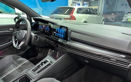 Volkswagen Golf VIII, 2022 год, 2 390 000 рублей, 10 фотография