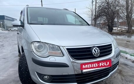 Volkswagen Touran III, 2007 год, 499 000 рублей, 2 фотография