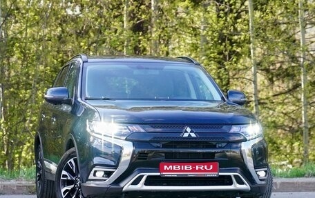Mitsubishi Outlander III рестайлинг 3, 2021 год, 3 150 000 рублей, 1 фотография