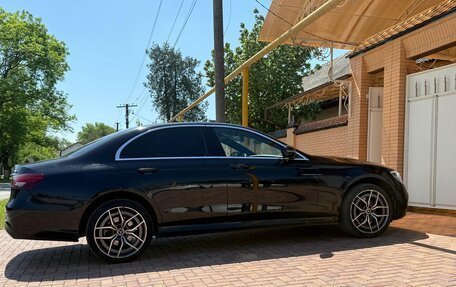 Mercedes-Benz E-Класс, 2021 год, 3 100 000 рублей, 3 фотография