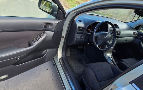 Toyota Avensis III рестайлинг, 2004 год, 690 000 рублей, 5 фотография