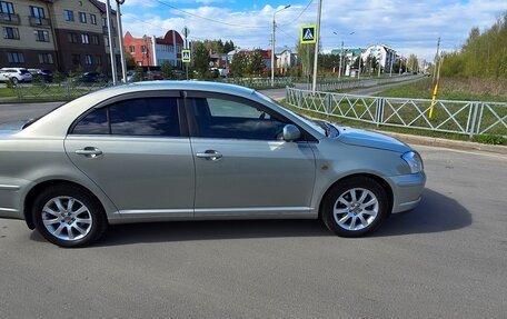 Toyota Avensis III рестайлинг, 2004 год, 690 000 рублей, 15 фотография