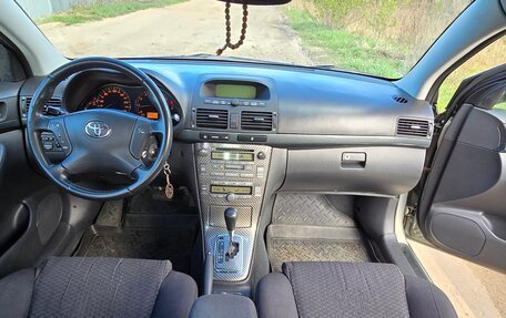 Toyota Avensis III рестайлинг, 2004 год, 690 000 рублей, 25 фотография