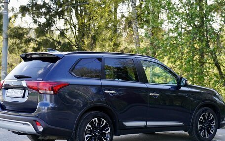 Mitsubishi Outlander III рестайлинг 3, 2021 год, 3 150 000 рублей, 4 фотография