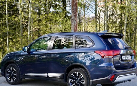 Mitsubishi Outlander III рестайлинг 3, 2021 год, 3 150 000 рублей, 3 фотография