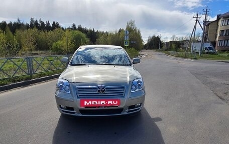 Toyota Avensis III рестайлинг, 2004 год, 690 000 рублей, 22 фотография
