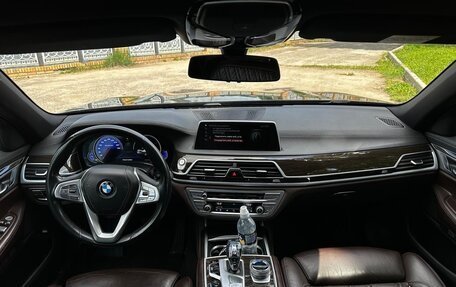 BMW 7 серия, 2017 год, 31 фотография
