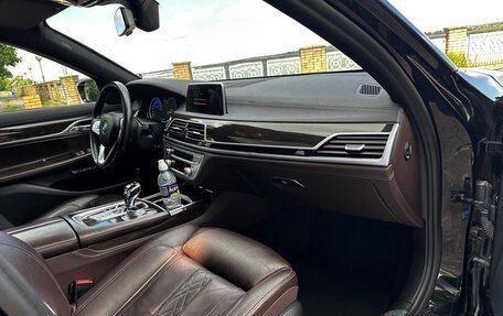 BMW 7 серия, 2017 год, 32 фотография