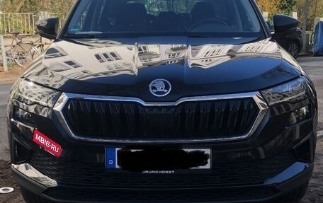 Skoda Karoq I, 2022 год, 2 130 000 рублей, 2 фотография