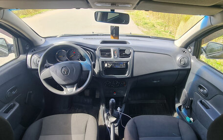 Renault Logan II, 2018 год, 749 000 рублей, 11 фотография
