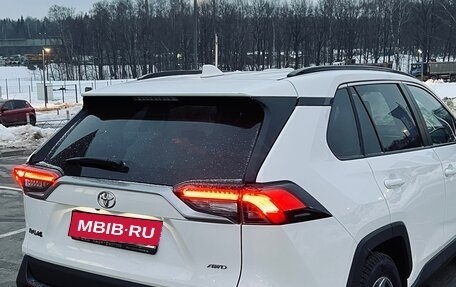 Toyota RAV4, 2022 год, 3 100 000 рублей, 5 фотография