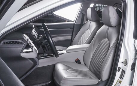 Toyota Camry, 2020 год, 3 150 000 рублей, 10 фотография
