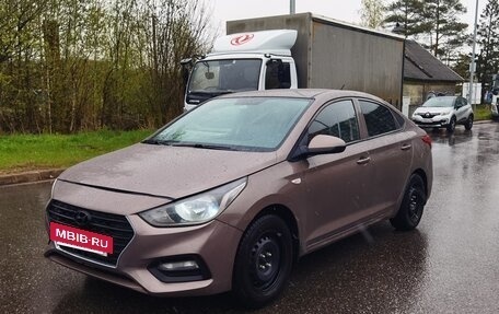 Hyundai Solaris II рестайлинг, 2018 год, 880 000 рублей, 3 фотография