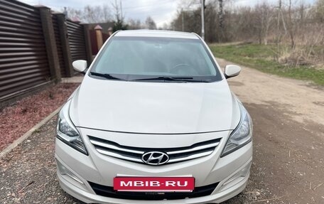 Hyundai Solaris II рестайлинг, 2015 год, 1 200 000 рублей, 2 фотография
