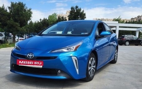 Toyota Prius IV XW50, 2022 год, 2 490 000 рублей, 2 фотография