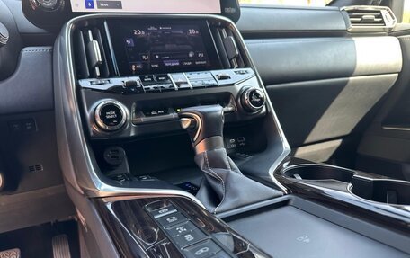Lexus LX, 2022 год, 16 000 000 рублей, 25 фотография
