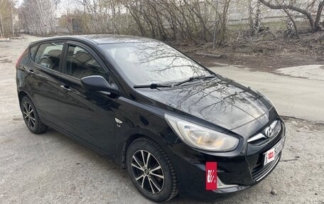 Hyundai Solaris II рестайлинг, 2013 год, 730 000 рублей, 2 фотография