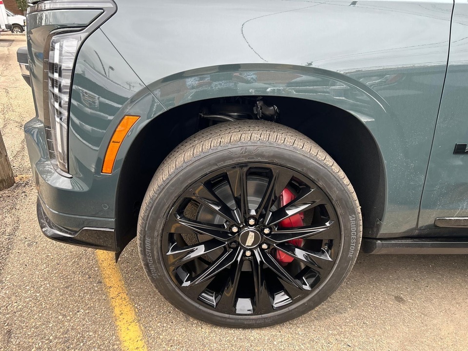 Cadillac Escalade V, 2025 год, 33 000 000 рублей, 4 фотография