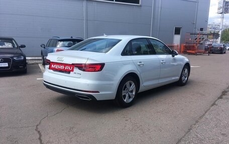 Audi A4, 2019 год, 2 800 000 рублей, 5 фотография