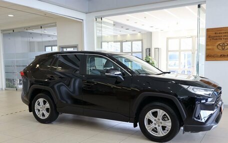 Toyota RAV4, 2021 год, 3 300 000 рублей, 5 фотография