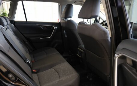 Toyota RAV4, 2021 год, 3 300 000 рублей, 15 фотография