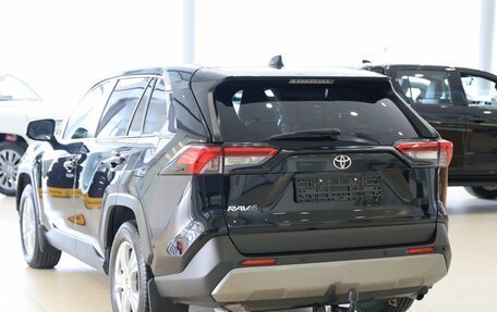 Toyota RAV4, 2021 год, 3 300 000 рублей, 10 фотография