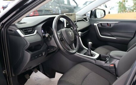 Toyota RAV4, 2021 год, 3 300 000 рублей, 13 фотография