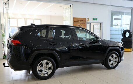 Toyota RAV4, 2021 год, 3 300 000 рублей, 6 фотография