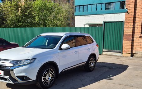 Mitsubishi Outlander III рестайлинг 3, 2019 год, 2 350 000 рублей, 1 фотография
