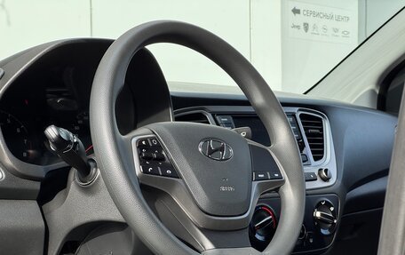 Hyundai Solaris II рестайлинг, 2021 год, 1 690 000 рублей, 10 фотография