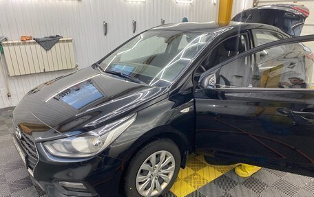 Hyundai Solaris II рестайлинг, 2017 год, 1 100 000 рублей, 2 фотография