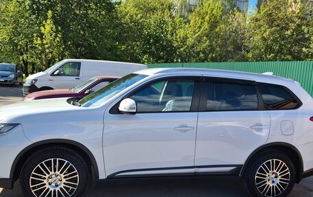 Mitsubishi Outlander III рестайлинг 3, 2019 год, 2 350 000 рублей, 3 фотография