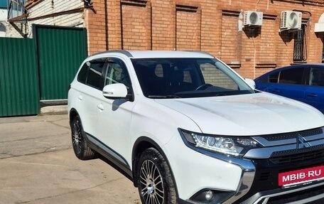 Mitsubishi Outlander III рестайлинг 3, 2019 год, 2 350 000 рублей, 2 фотография