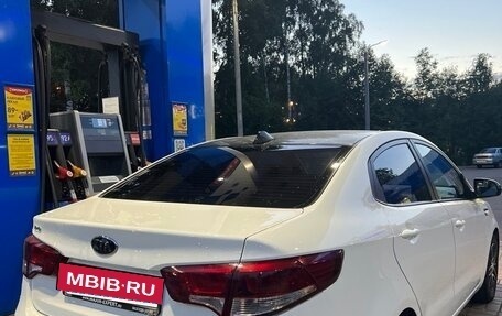KIA Rio III рестайлинг, 2015 год, 999 000 рублей, 3 фотография