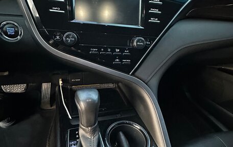 Toyota Camry, 2018 год, 3 200 000 рублей, 19 фотография