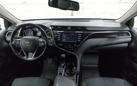 Toyota Camry, 2019 год, 2 500 000 рублей, 17 фотография
