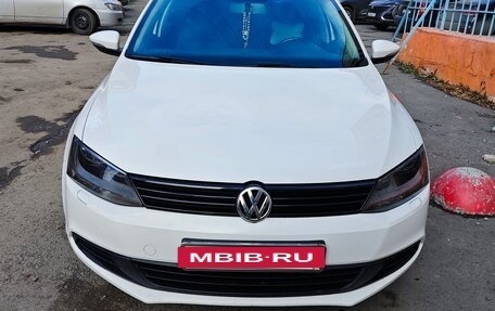 Volkswagen Jetta VI, 2013 год, 1 350 000 рублей, 2 фотография