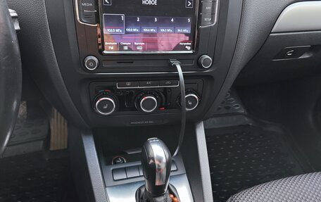 Volkswagen Jetta VI, 2013 год, 1 350 000 рублей, 15 фотография