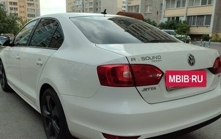 Volkswagen Jetta VI, 2013 год, 1 350 000 рублей, 14 фотография
