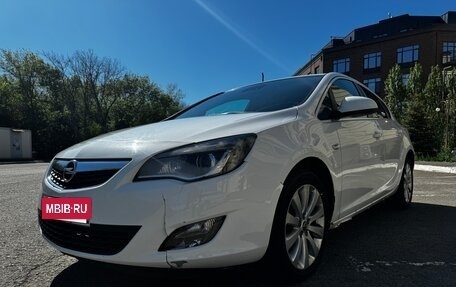 Opel Astra J, 2011 год, 600 000 рублей, 3 фотография