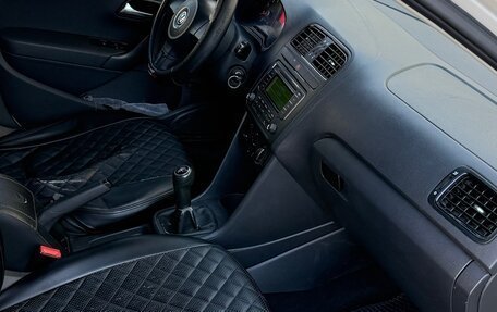 Volkswagen Polo VI (EU Market), 2011 год, 450 000 рублей, 14 фотография