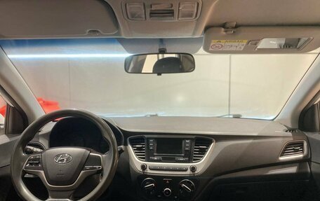 Hyundai Solaris II рестайлинг, 2017 год, 1 030 000 рублей, 9 фотография