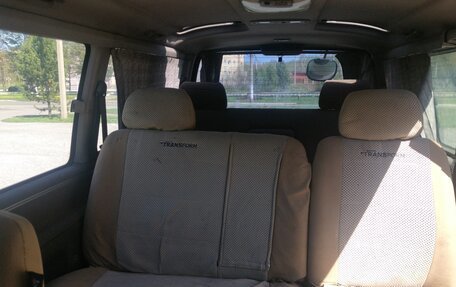 Toyota HiAce H100, 2001 год, 750 000 рублей, 9 фотография