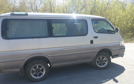 Toyota HiAce H100, 2001 год, 750 000 рублей, 4 фотография