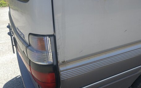 Toyota HiAce H100, 2001 год, 750 000 рублей, 13 фотография