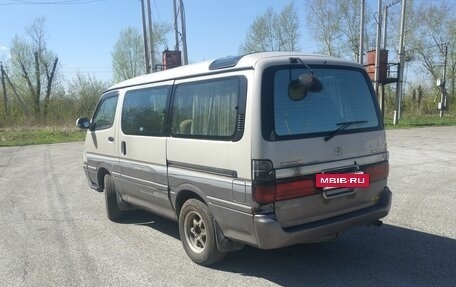 Toyota HiAce H100, 2001 год, 750 000 рублей, 3 фотография