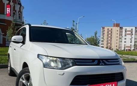 Mitsubishi Outlander III рестайлинг 3, 2012 год, 1 350 000 рублей, 2 фотография