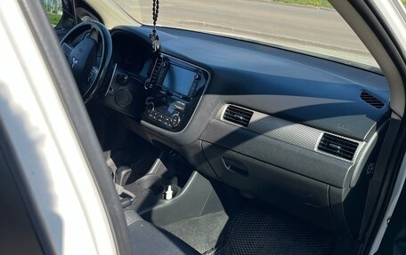 Mitsubishi Outlander III рестайлинг 3, 2012 год, 1 350 000 рублей, 17 фотография