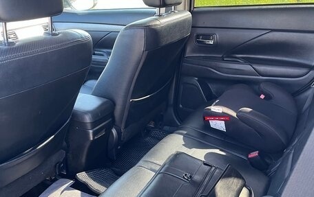 Mitsubishi Outlander III рестайлинг 3, 2012 год, 1 350 000 рублей, 14 фотография