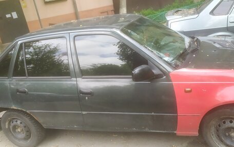 Daewoo Nexia I рестайлинг, 2002 год, 100 000 рублей, 3 фотография